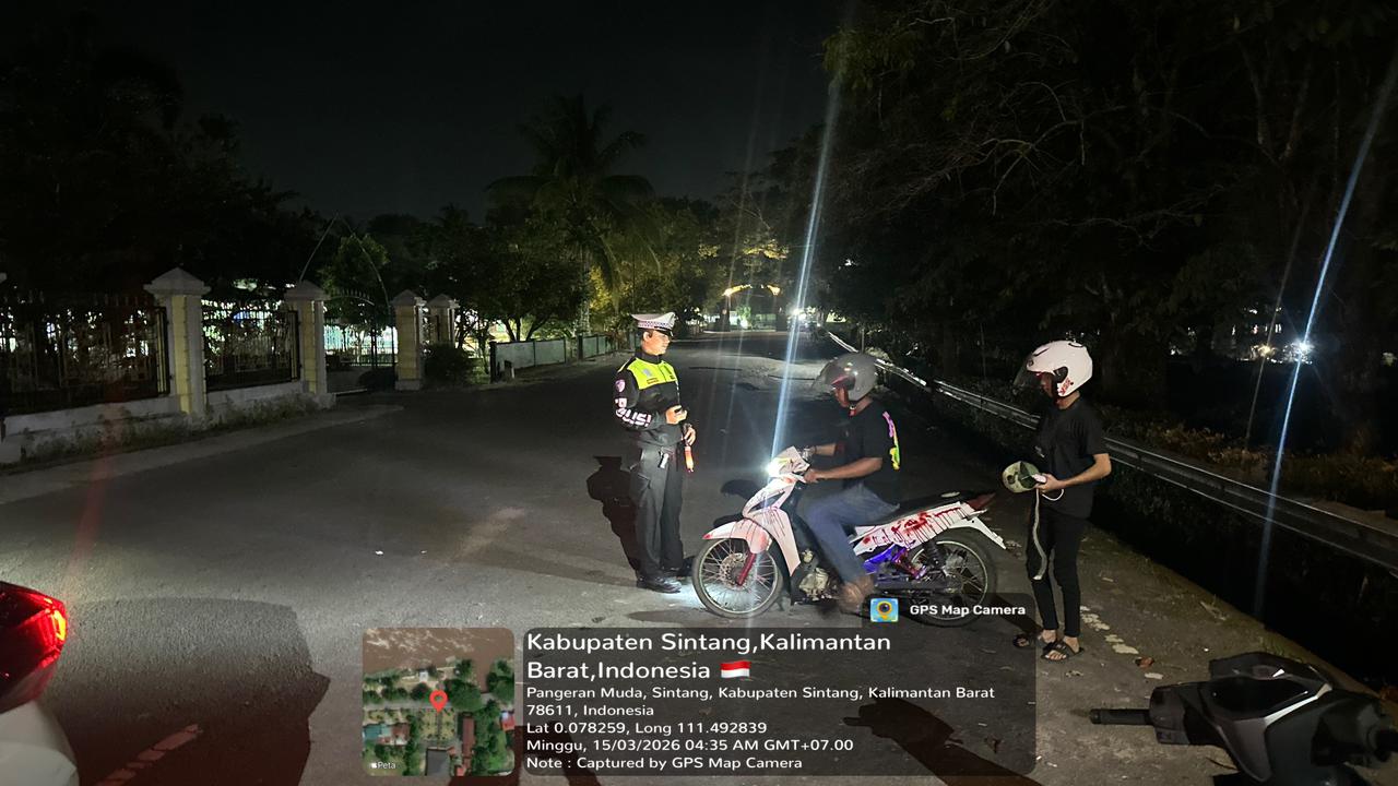 Antisipasi Balap Liar Di Kawasan Tugu BI, Satgas Kamseltibcarlantas Polres Sintang Laksanakan Patroli Subuh